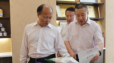 內(nèi)蒙古自治區(qū)政協(xié)黨組書記、主席李秀領(lǐng)考察、調(diào)研我公司